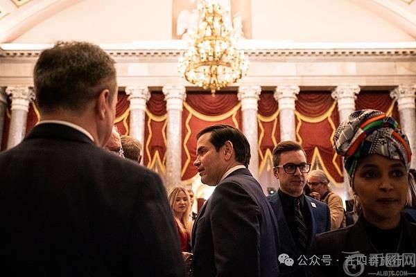 白宫内阁会议：特朗普首次对马斯克设限，政府改革引发内部冲突