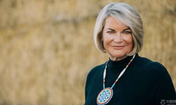 辛西娅·卢米斯称美国军方领导人支持比特币储备