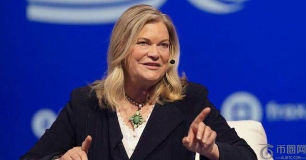 美国参议员辛西娅·卢米斯在比特币 2025 会议上讨论比特币储备、稳定币立法和市场结构法案