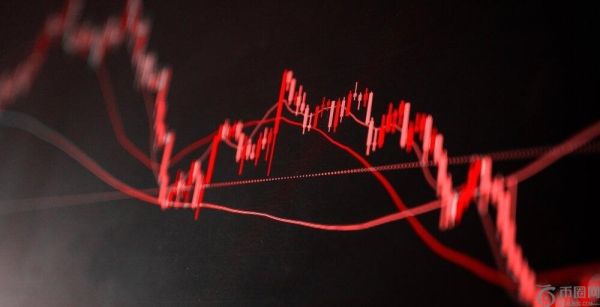 加密货币市场萎缩 5%，XRP、Solana 和 Dogecoin 下跌