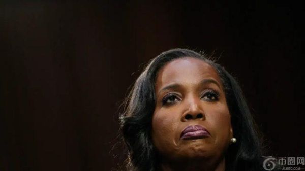 特朗普计划解职联邦储备委员会理事丽莎·库克。